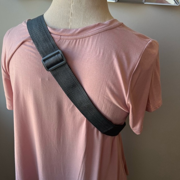 NWT East West Sling Utility Bag. This bag is great for an on the go person. - Picture 10 of 11